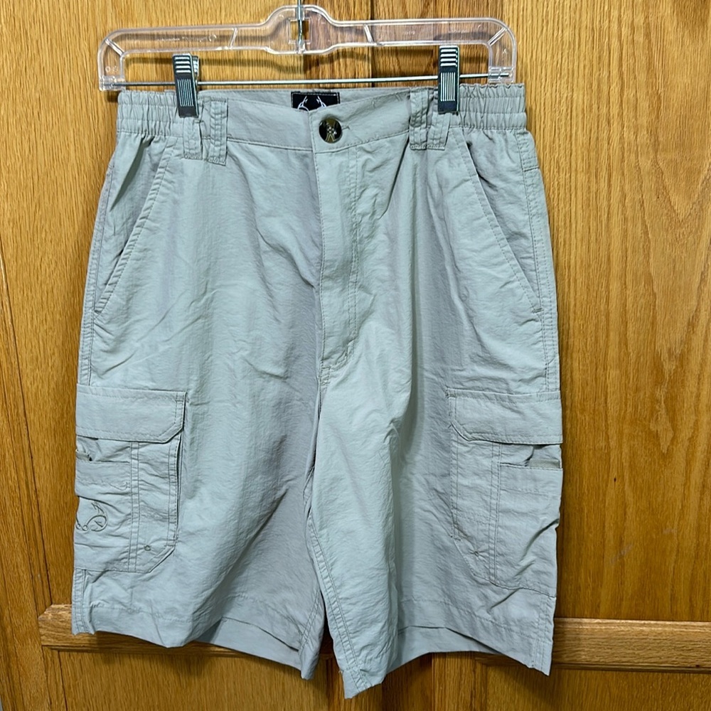 BB. Real Tree Fishing Men’s cargo shorts